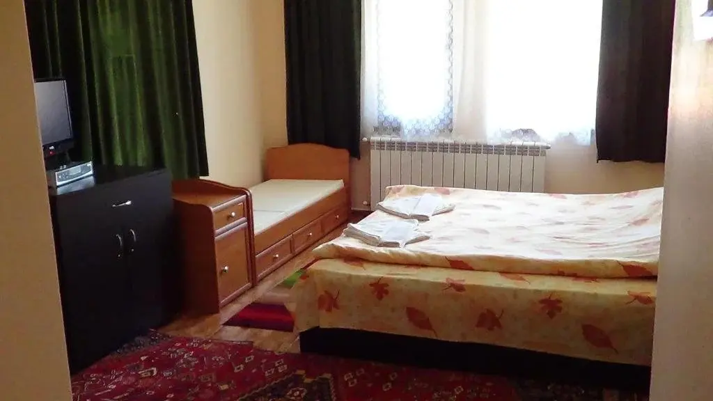 Сливен: Family Hotel Medven - 1