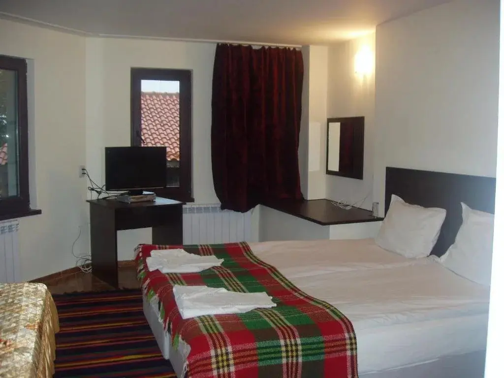 Сливен: Family Hotel Medven - 1
