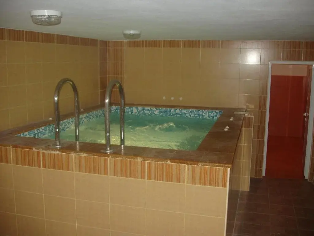 Сливен: Family Hotel Medven - 1