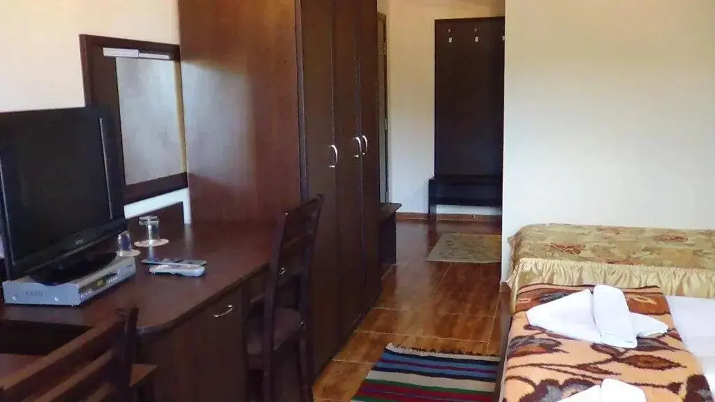 Сливен: Family Hotel Medven - 1