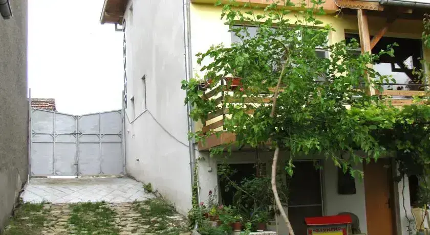 Горна-Оряховица: Guest House Family
