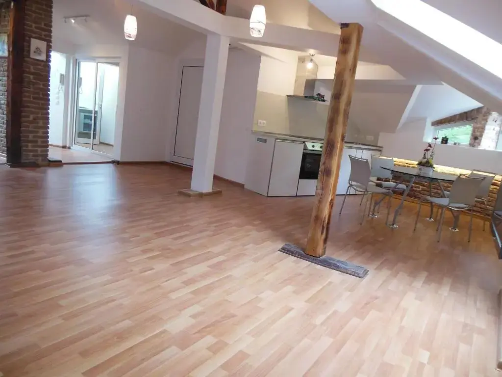 Варна: Florence Studio