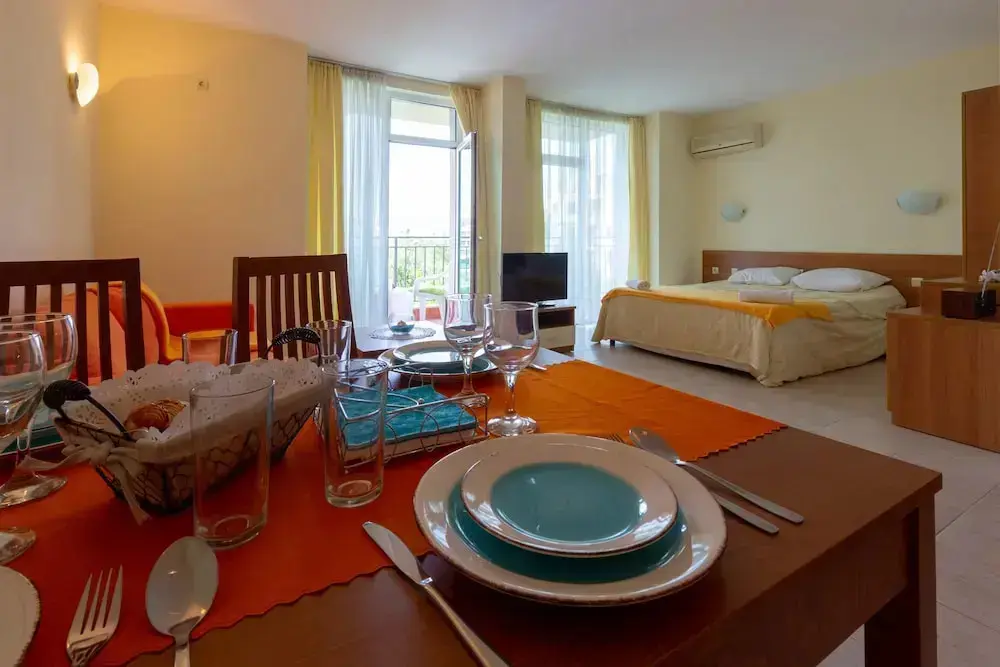 Солнечный берег: Pollo Resort Apartments