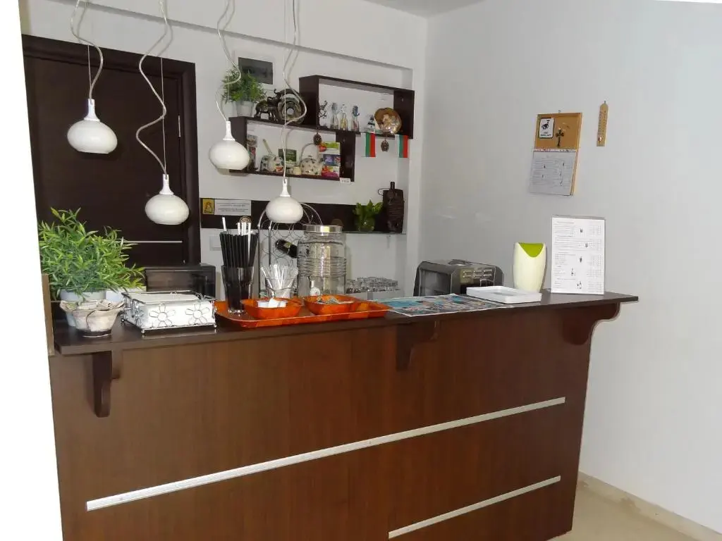 Равда: Family Hotel Asai