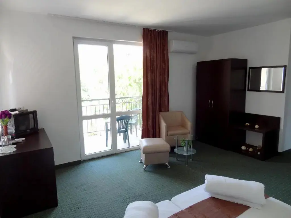 Равда: Family Hotel Asai