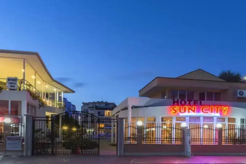 Солнечный берег: Sun Village Apartments