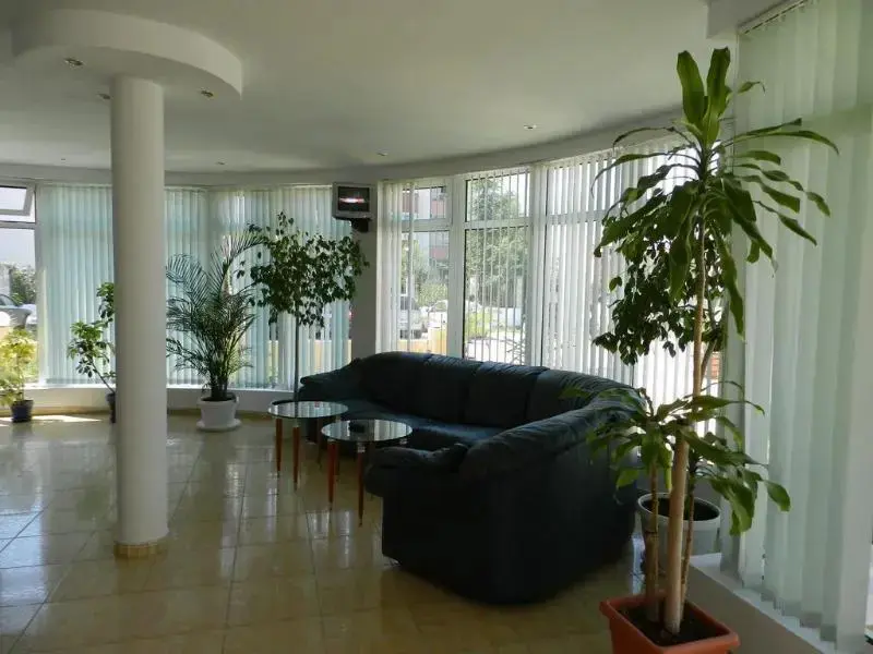 Солнечный берег: Sun Village Apartments