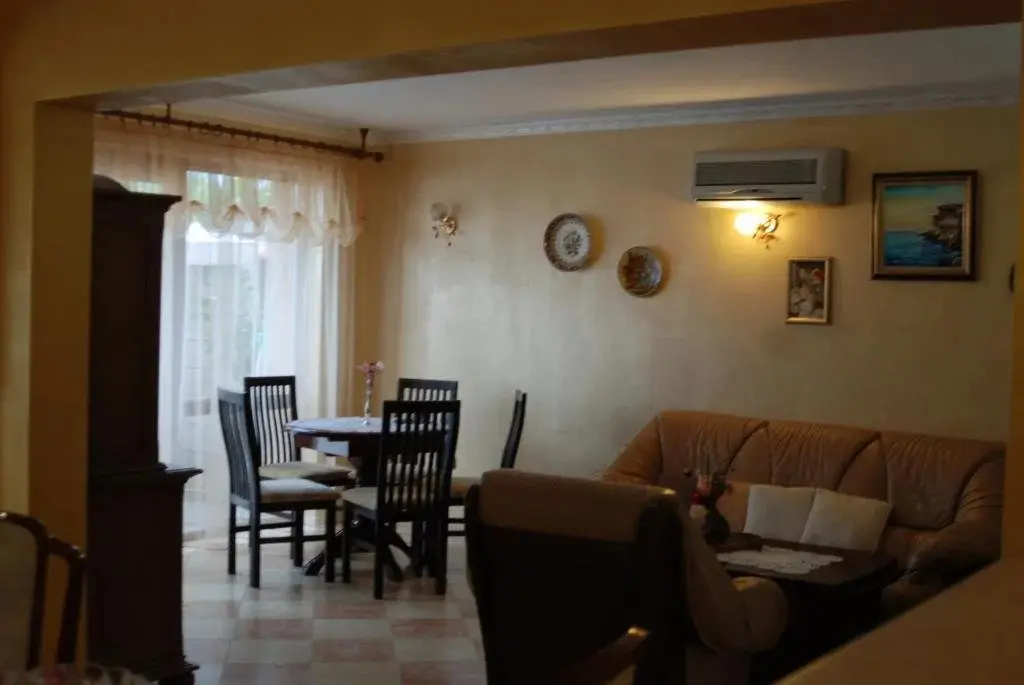 Каварна: Guest House Italia