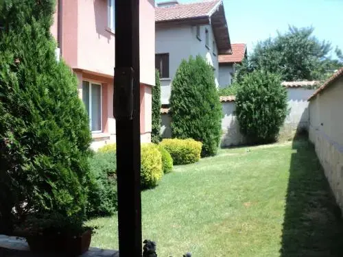 Дупница: Guest House Kiparis