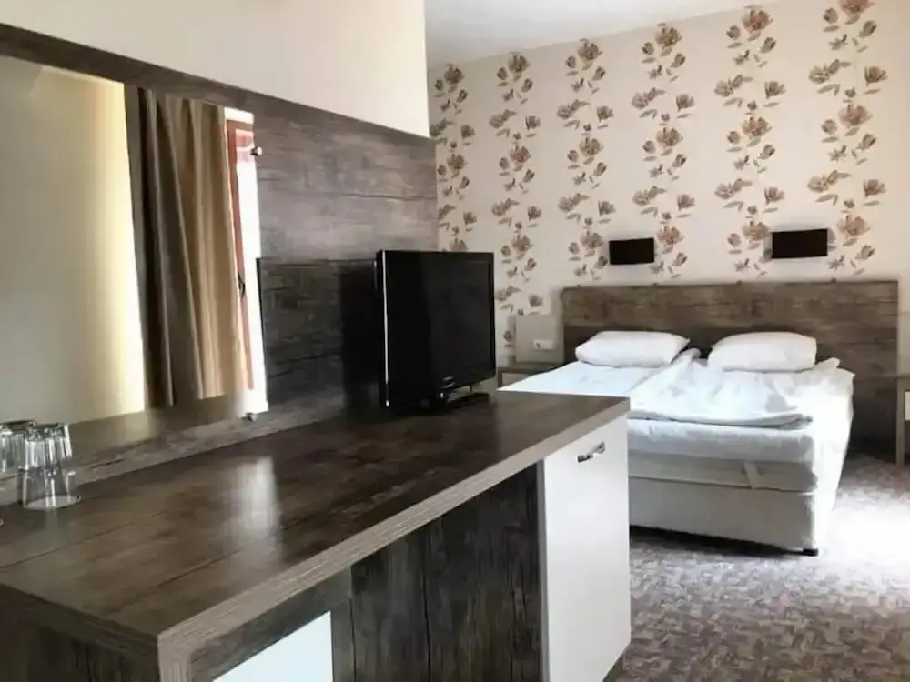 Солнечный берег: Hotel Lira
