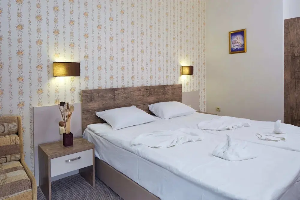Солнечный берег: Hotel Lira