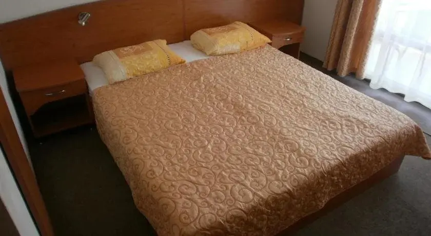 Китен: Hotel Europa