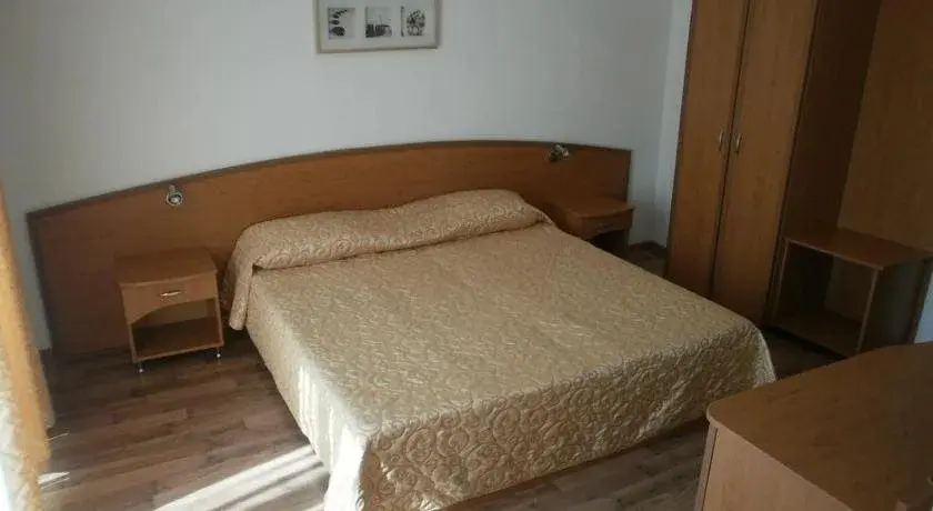 Китен: Hotel Europa