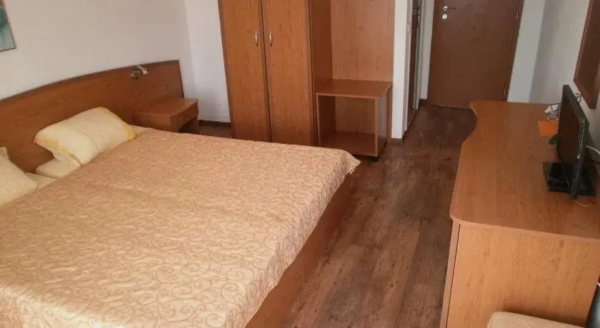 Китен: Hotel Europa