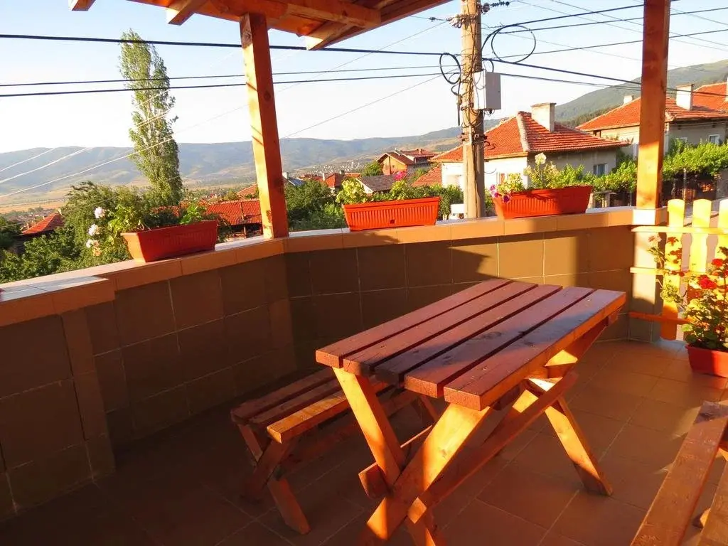 Сапарева баня: Guest House Gyuviyski