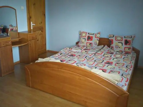 Троян: Guest House Debrina