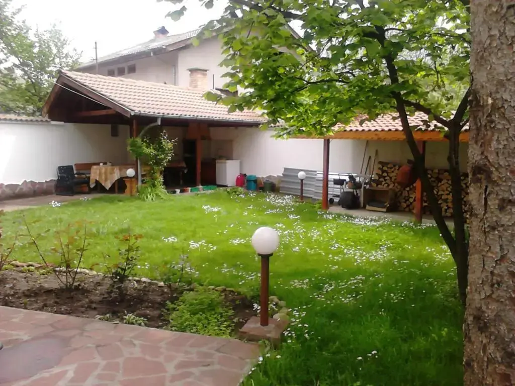 Трявна: Borova House