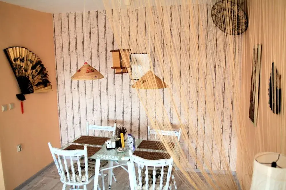 Варна: Vintage apartment in the city jungle