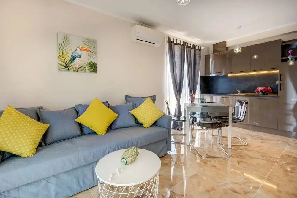Солнечный берег: Venera & Anastasia Palace Apartments