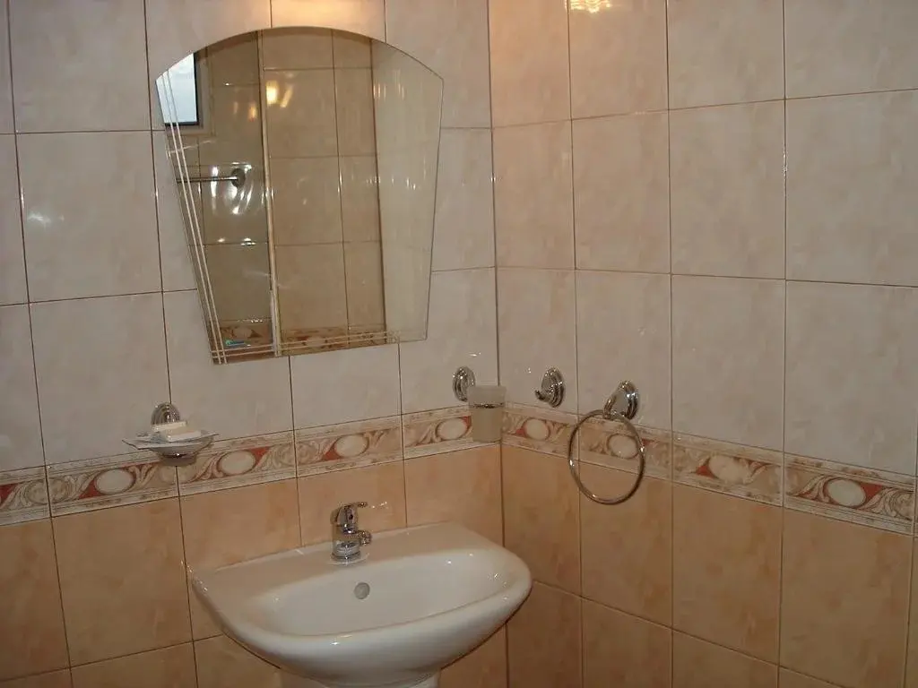 Лозенец: Guest House Kostadinovi