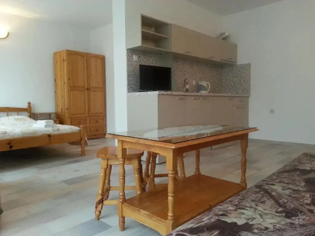 Поморие: Nely Family Hotel