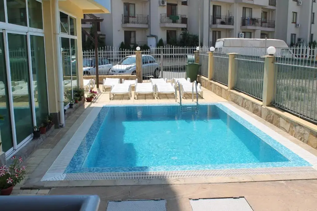 Солнечный берег: Aqua Blue Apartments