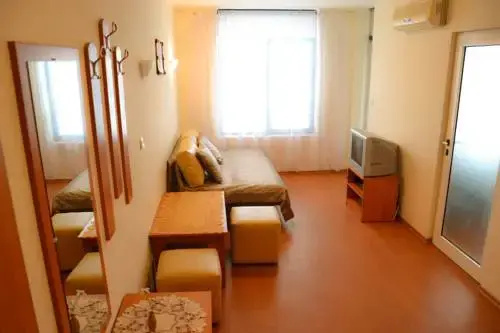 Солнечный берег: Rainbow Sea Isle Apartment