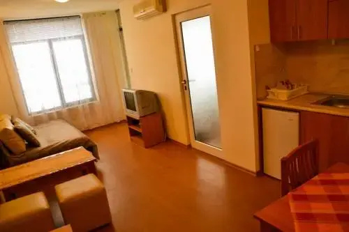 Солнечный берег: Rainbow Sea Isle Apartment