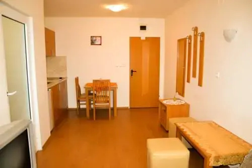 Солнечный берег: Rainbow Sea Isle Apartment