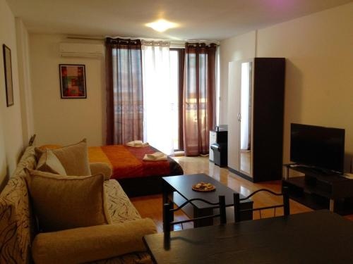 Приморско: Apartments Golden Dunes