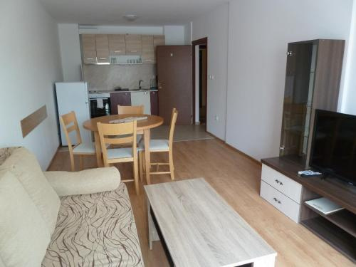 Приморско: Apartments Golden Dunes