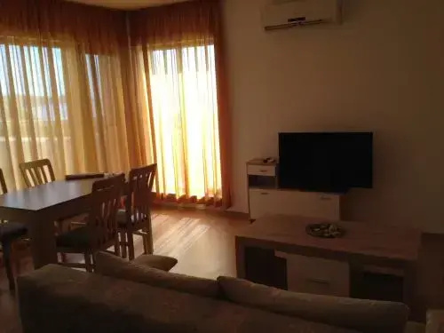 Приморско: Apartments Golden Dunes