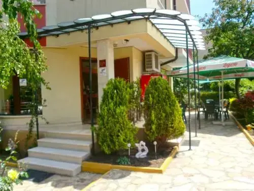 Солнечный берег: Guest House Granat