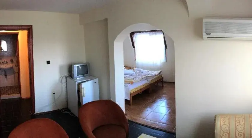 Ахтопол: Hotel VALDI