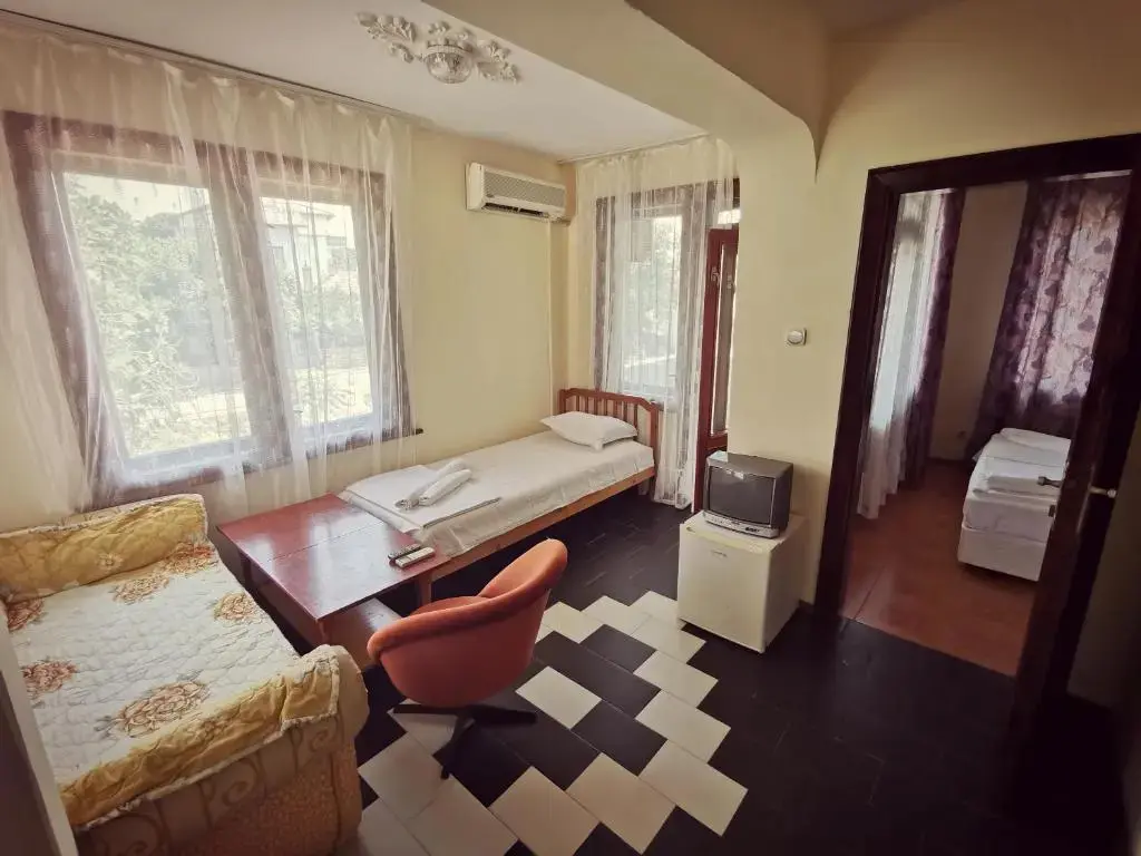 Ахтопол: Hotel VALDI