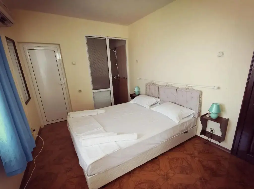 Ахтопол: Hotel VALDI