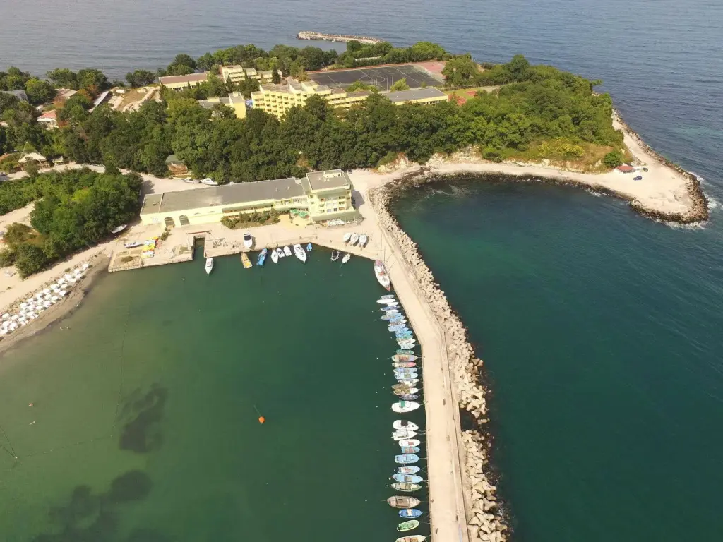 Китен: Hotel Marina