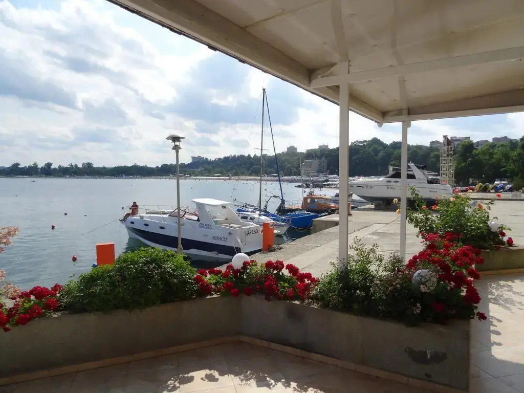Китен: Hotel Marina