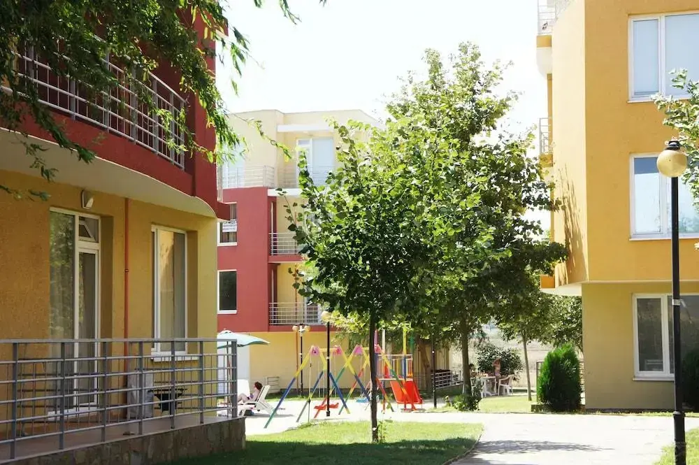 Тънково: Quiet Family Apartment In Sunny Day