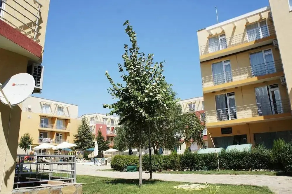 Тънково: Quiet Family Apartment In Sunny Day