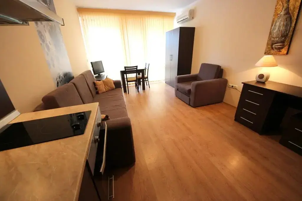 Солнечный берег: Solar Apartments Chateau Valon