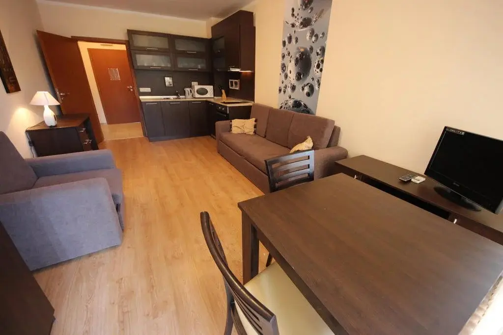 Солнечный берег: Solar Apartments Chateau Valon