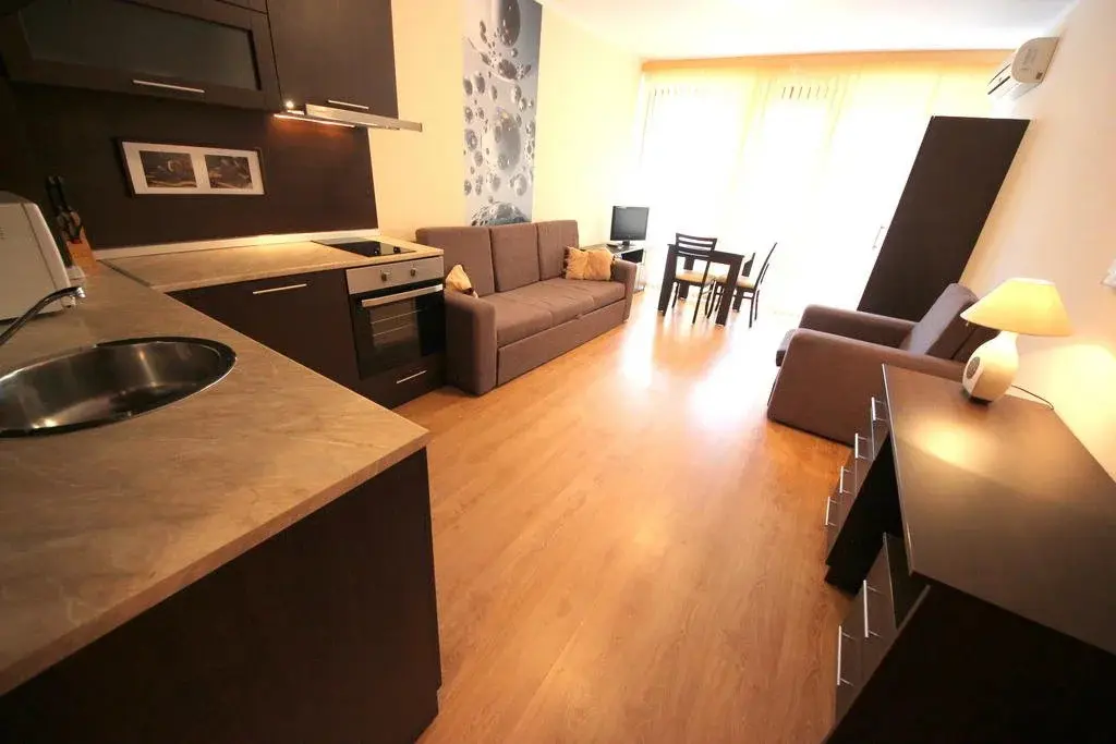 Солнечный берег: Solar Apartments Chateau Valon