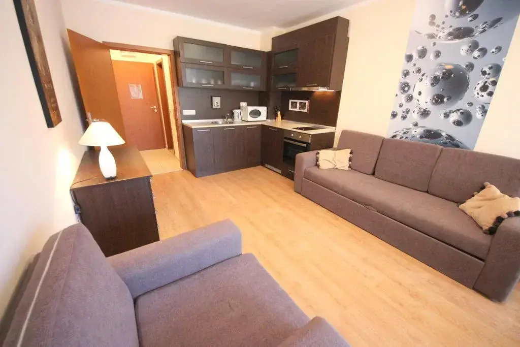 Солнечный берег: Solar Apartments Chateau Valon