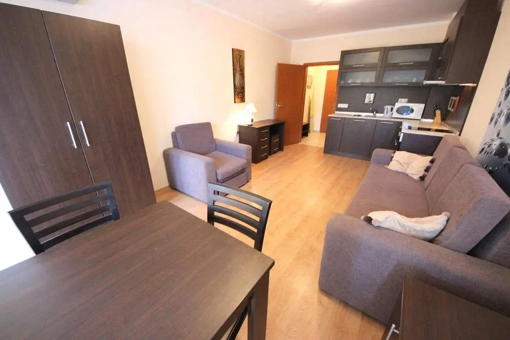 Солнечный берег: Solar Apartments Chateau Valon