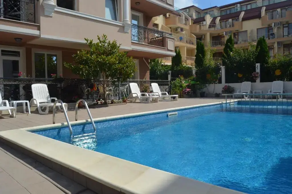 Несебр: Divela 3 Apartments