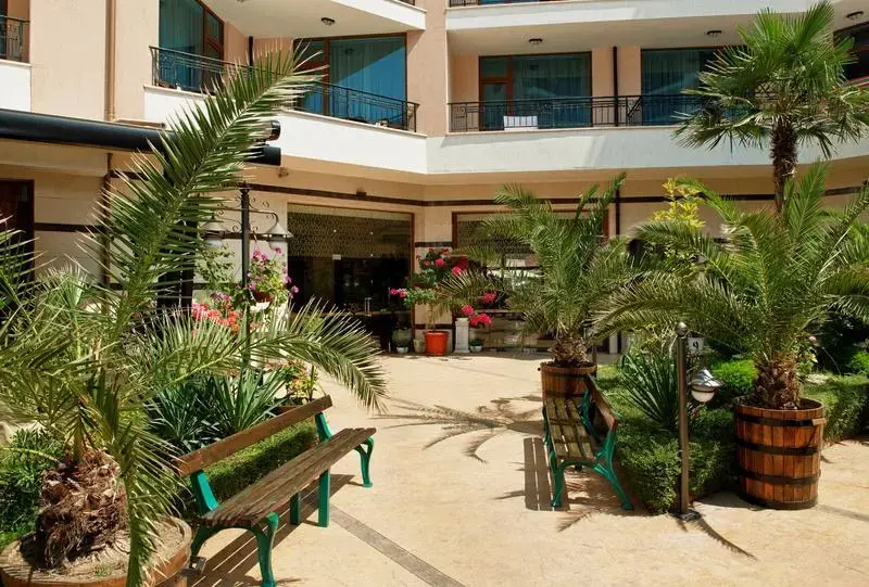 Солнечный берег: Sunny Beach Rent Apartments Karolina