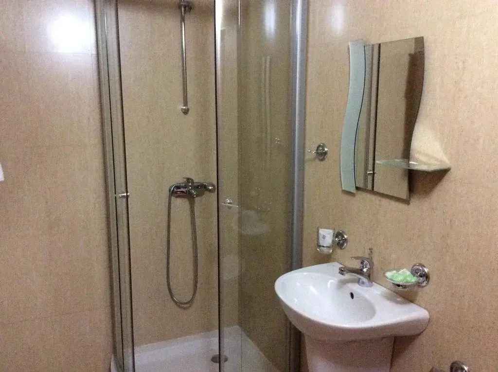 Смолян: Hotel Kris