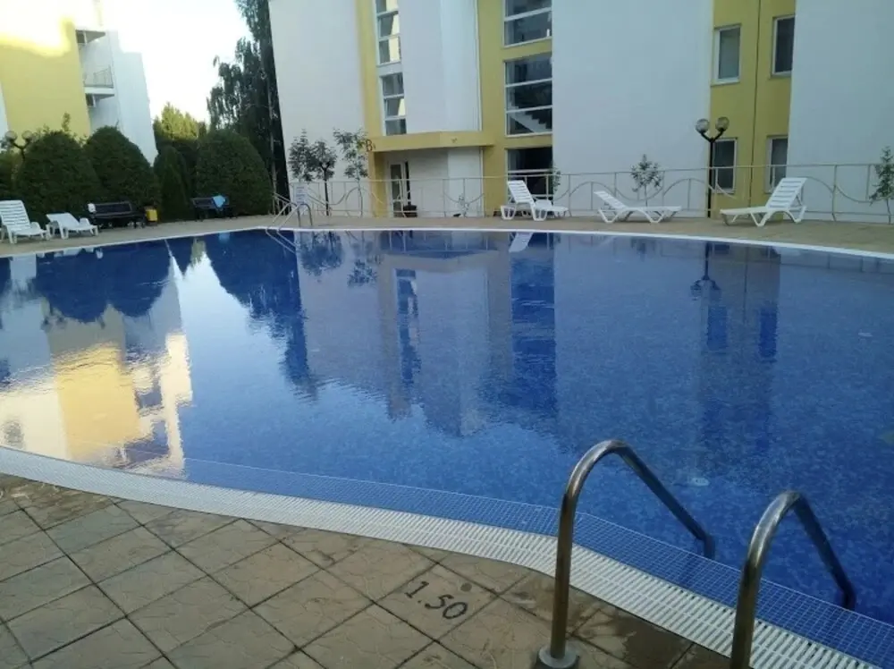 Свети Влас: Inviting Modern 1-bed Apartment in Sveti Vlas