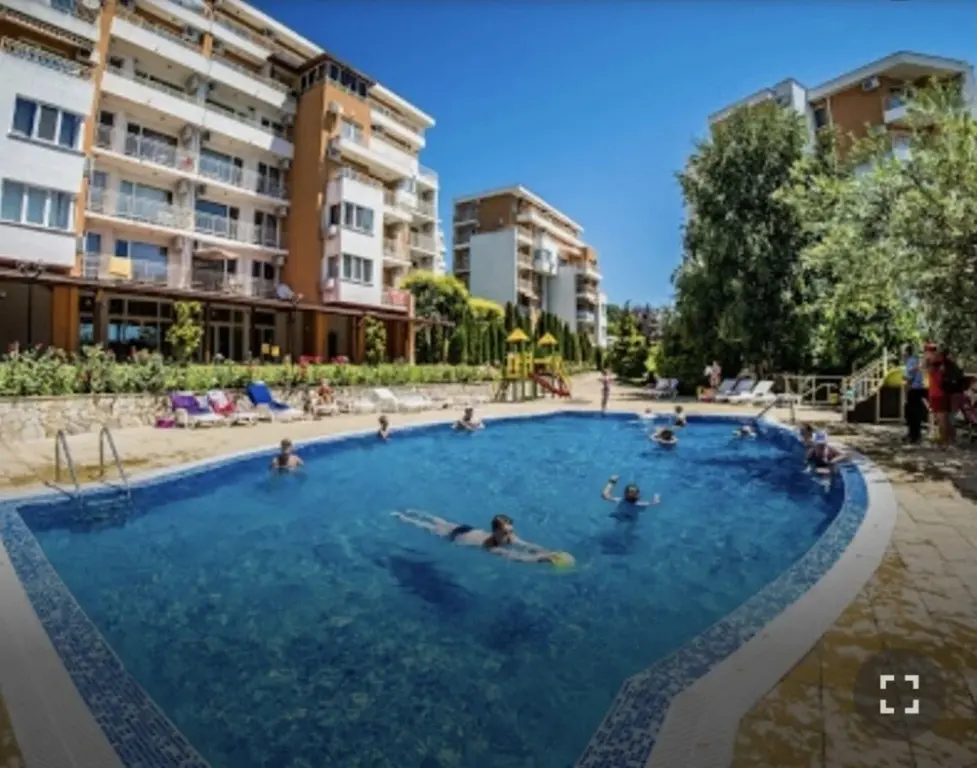 Свети Влас: Inviting Modern 1-bed Apartment in Sveti Vlas